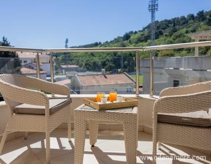 Apartments Del Mar, , Частный сектор жилья Петровац, Черногория - Photo-3 (1)